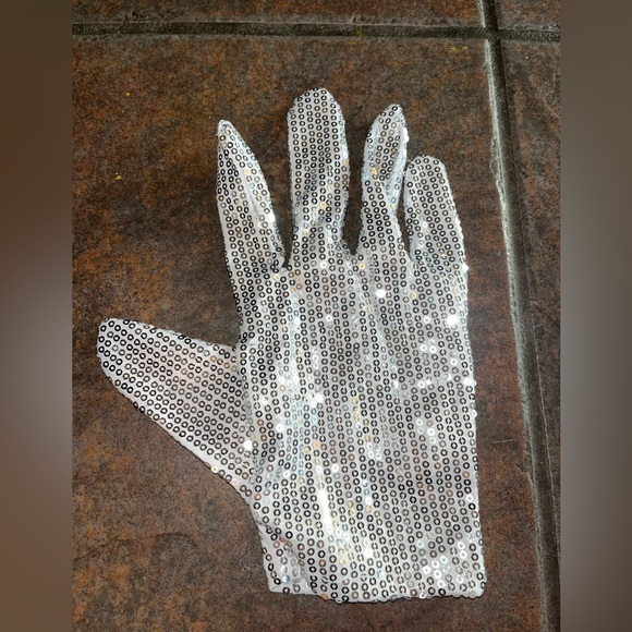 Michael Jackson Halloween Costume- Wig & Glove - Picture 3 of 3